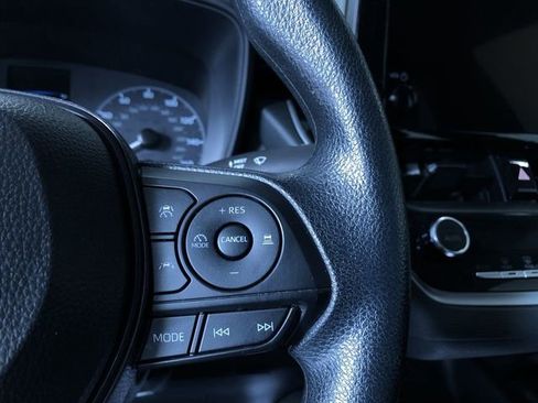 Used 2025 Toyota Corolla LE image 26