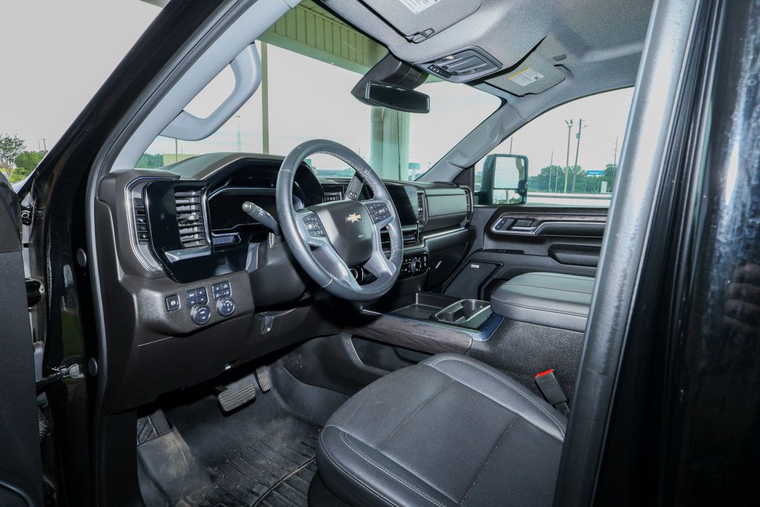 Used 2024 Chevrolet Silverado 2500 LTZ w/ LTZ Convenience Package AWD/4WD image 15