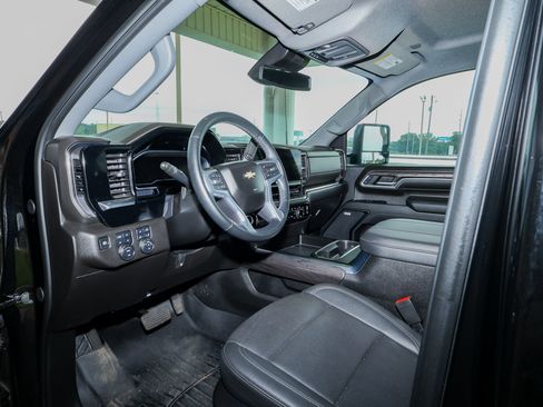 Used 2024 Chevrolet Silverado 2500 LTZ w/ LTZ Convenience Package AWD/4WD image 15