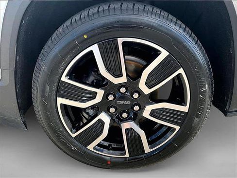 Used 2021 GMC Acadia SLE w/ Driver Convenience Package image 10