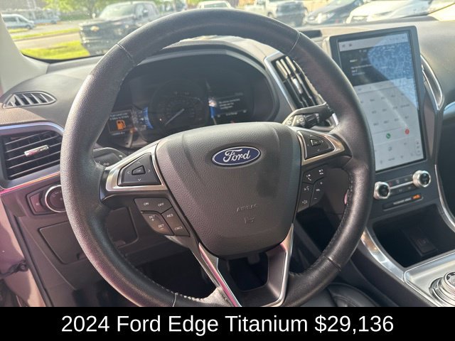 Used 2024 Ford Edge Titanium AWD/4WD image 16