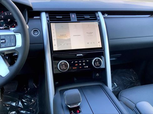 Used 2025 Land Rover Discovery S AWD/4WD image 7