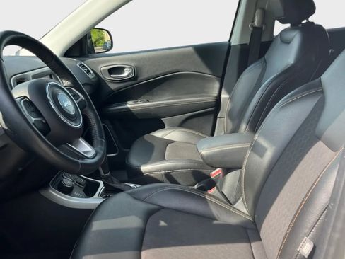 Used 2018 Jeep Compass Latitude w/ Popular Equipment Group AWD/4WD image 9