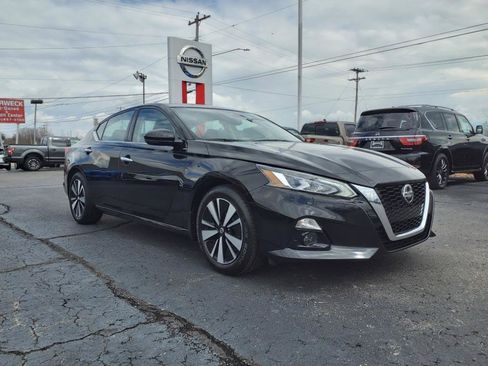 Used 2020 Nissan Altima 2.5 SV FWD image 1