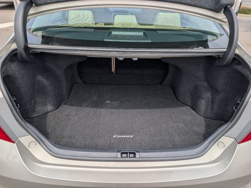 Used 2015 Toyota Camry LE FWD image 9