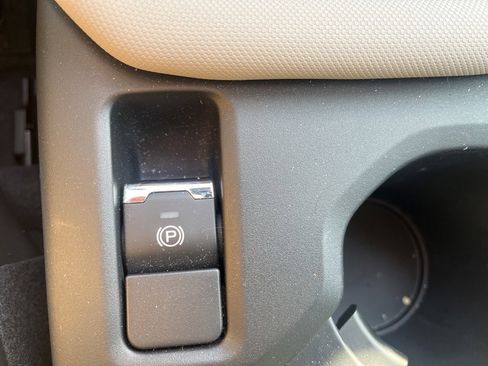 Used 2025 Subaru Forester Limited w/ Popular Package image 18