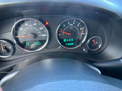 Used 2015 Jeep Wrangler Unlimited Sahara image 17