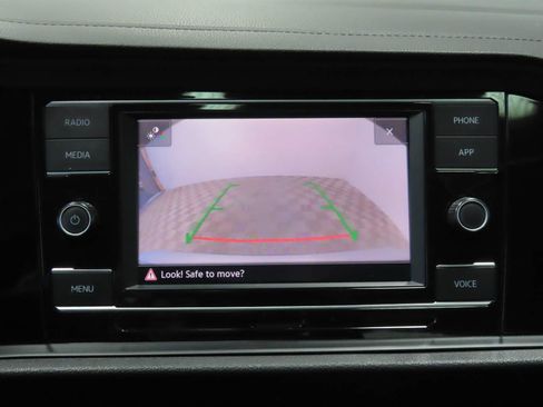 Used 2024 Volkswagen Jetta SE FWD image 12