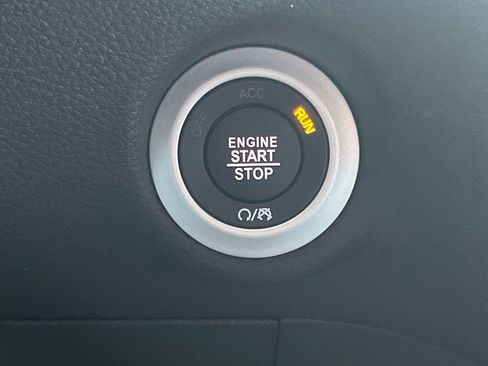 New 2026 Chrysler Pacifica Select image 8