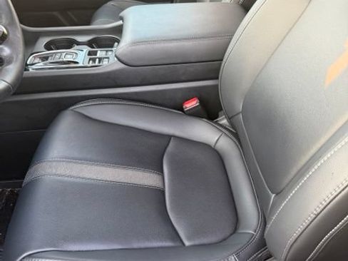 Used 2025 Honda Pilot EX-L image 4