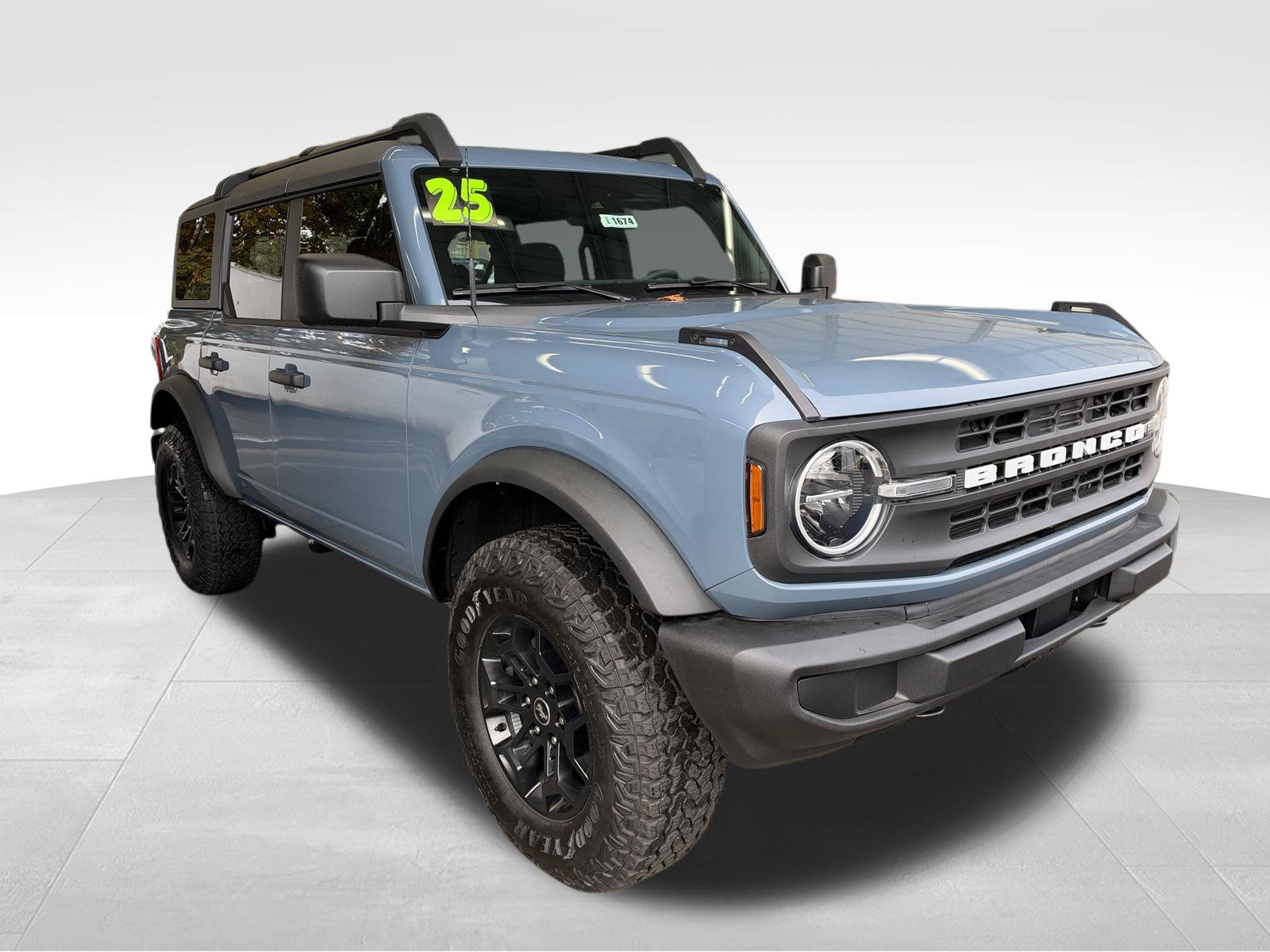 Used 2025 Ford Bronco 4-Door AWD/4WD image 3