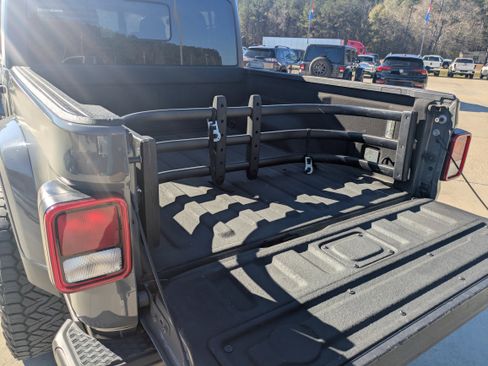 Used 2021 Jeep Gladiator Willys image 7