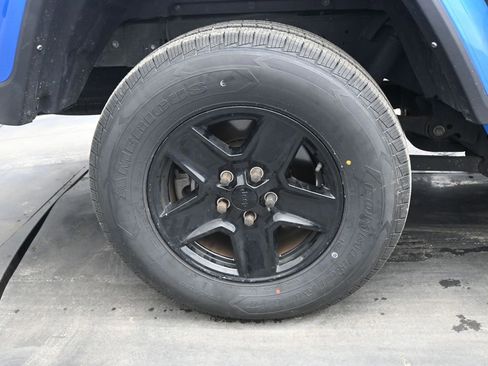 Used 2021 Jeep Gladiator Sport image 19