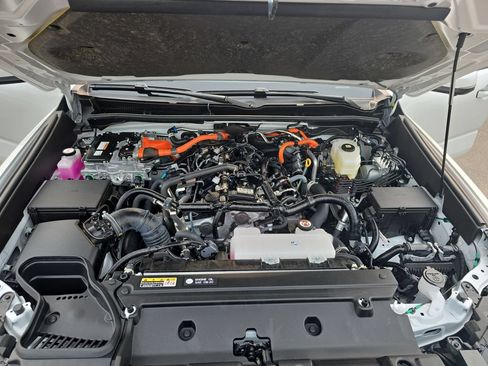 Certified 2025 Toyota 4Runner Limited AWD/4WD image 35
