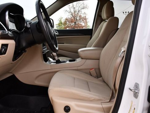 Used 2018 Jeep Grand Cherokee Laredo image 15