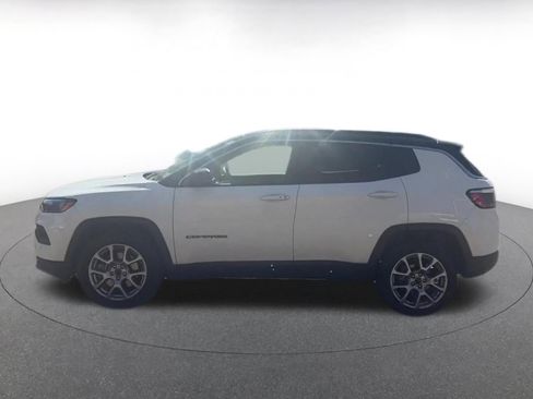 Used 2025 Jeep Compass Limited image 9