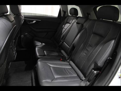 Used 2023 Audi Q7 2.0T Premium w/ Convenience Package image 19