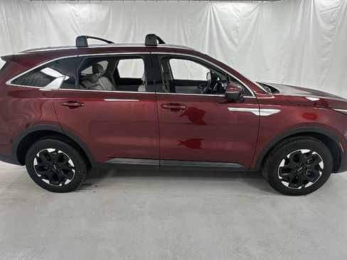 Used 2025 Kia Sorento S image 2