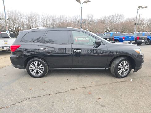 Used 2019 Nissan Pathfinder SV image 5