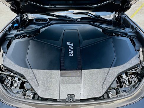 Used 2024 BMW i7 xDrive60 w/ Executive Package image 37