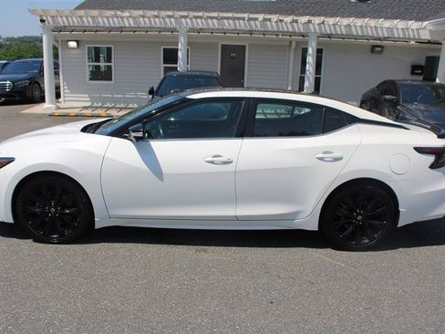 Used 2023 Nissan Maxima SR w/ Sport Mat Group FWD image 14
