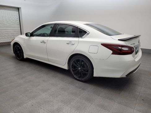 Used 2017 Nissan Altima 2.5 SR w/ Midnight Edition Package FWD image 3