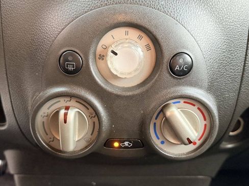 Used 2010 Nissan Cube 1.8 S w/ Interior Designer Pkg FWD image 18