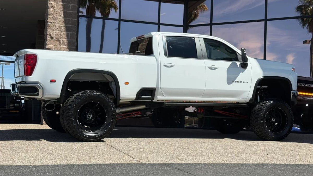 Used 2022 Chevrolet Silverado 3500 LT w/ Convenience Package AWD/4WD image 13