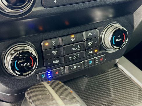 Used 2019 Ford F150 Raptor w/ Equipment Group 802A Luxury AWD/4WD image 16