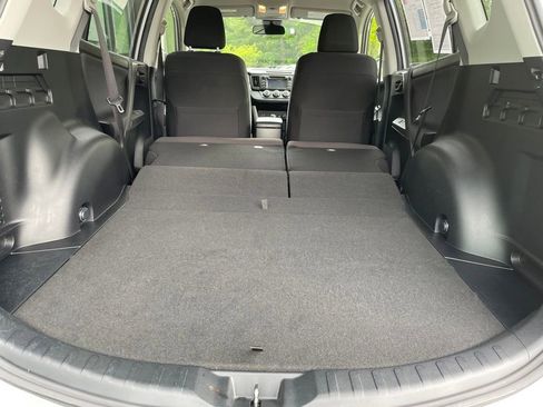 Used 2018 Toyota RAV4 LE AWD/4WD image 8