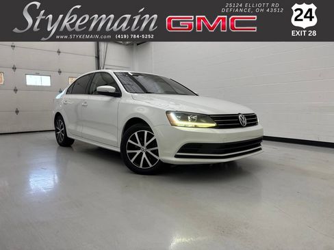 Used 2017 Volkswagen Jetta SE FWD image 1