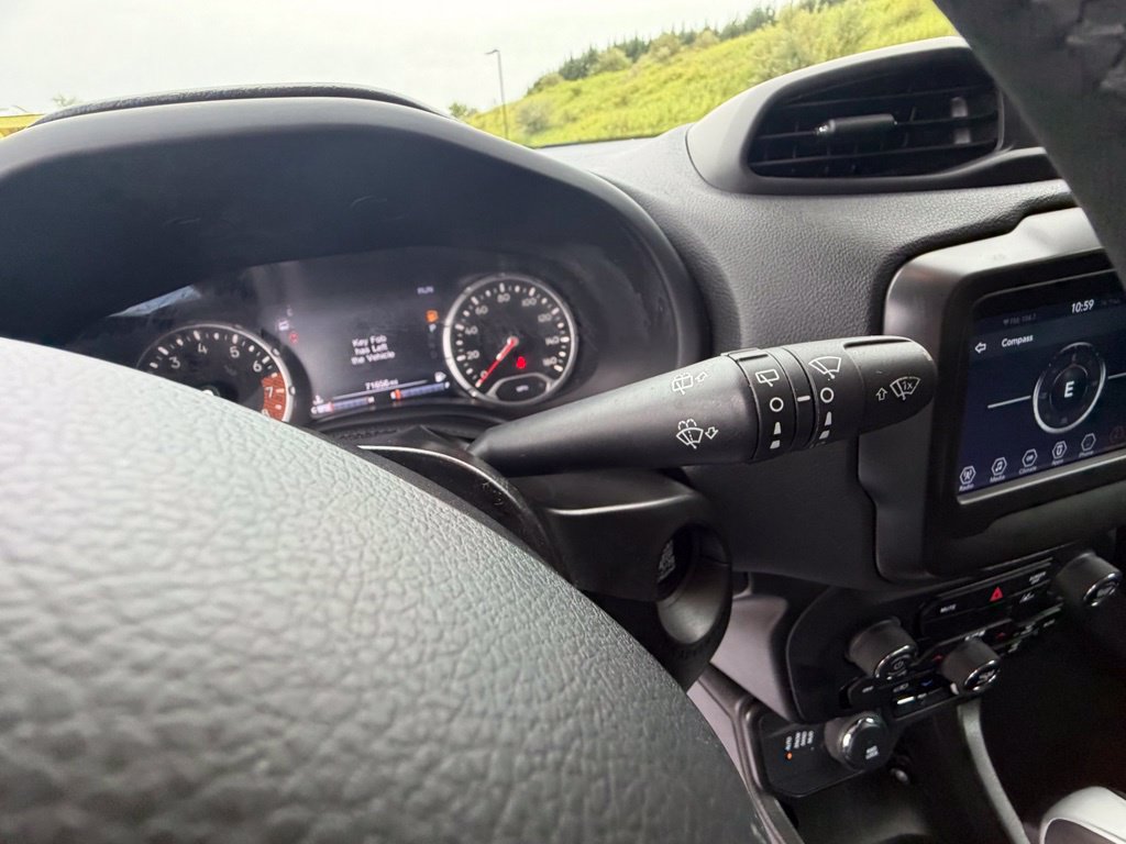 Used 2021 Jeep Renegade Latitude AWD/4WD image 40