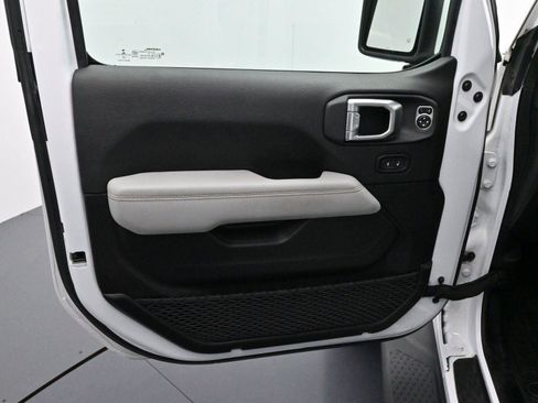 Used 2022 Jeep Gladiator Overland image 9