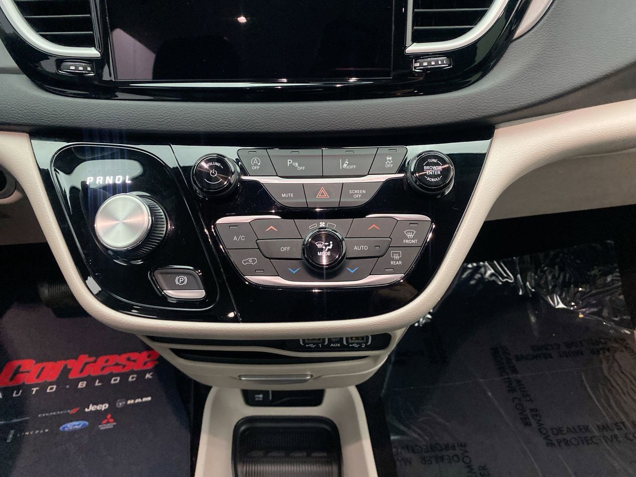 Used 2023 Chrysler Pacifica Touring-L FWD image 21