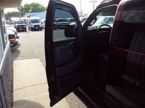 Used 2017 Chevrolet Express 2500 RWD image 26