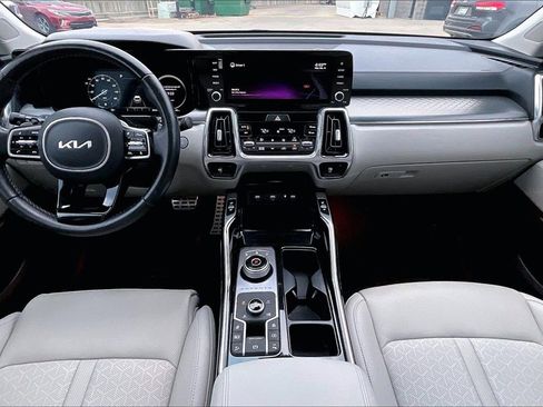 Certified 2022 Kia Sorento SX Prestige w/ Panoramic Sunroof Package image 15