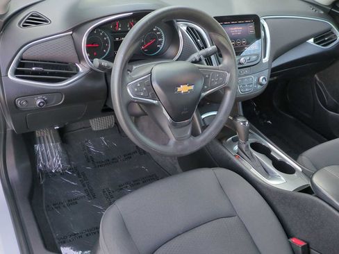 Used 2020 Chevrolet Malibu LT FWD image 12