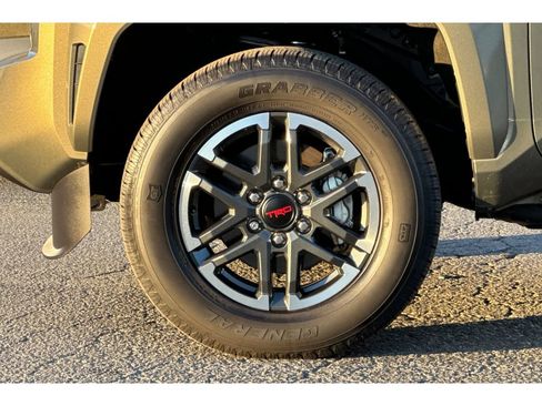 Used 2025 Toyota Tacoma TRD Sport image 30