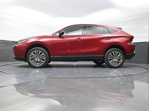 Used 2024 Toyota Venza XLE image 30