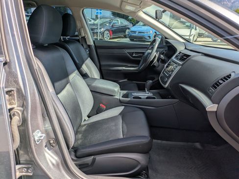 Used 2017 Nissan Altima 2.5 SR w/ Midnight Edition Package FWD image 32