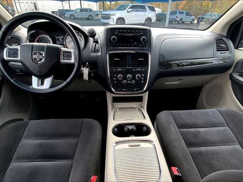 Used 2015 Dodge Grand Caravan SXT w/ Rear Park Assist Package image 14