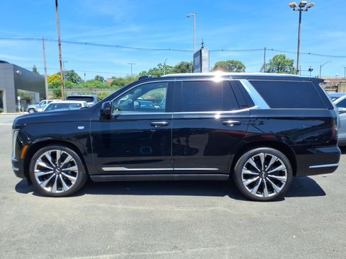 Certified 2026 Cadillac Escalade Platinum Luxury w/ LPO, Floor Liner Package AWD/4WD image 8