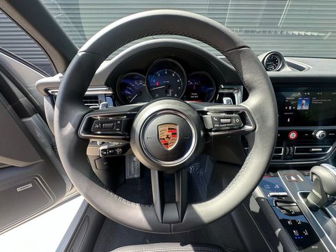 Used 2026 Porsche Macan AWD/4WD image 16