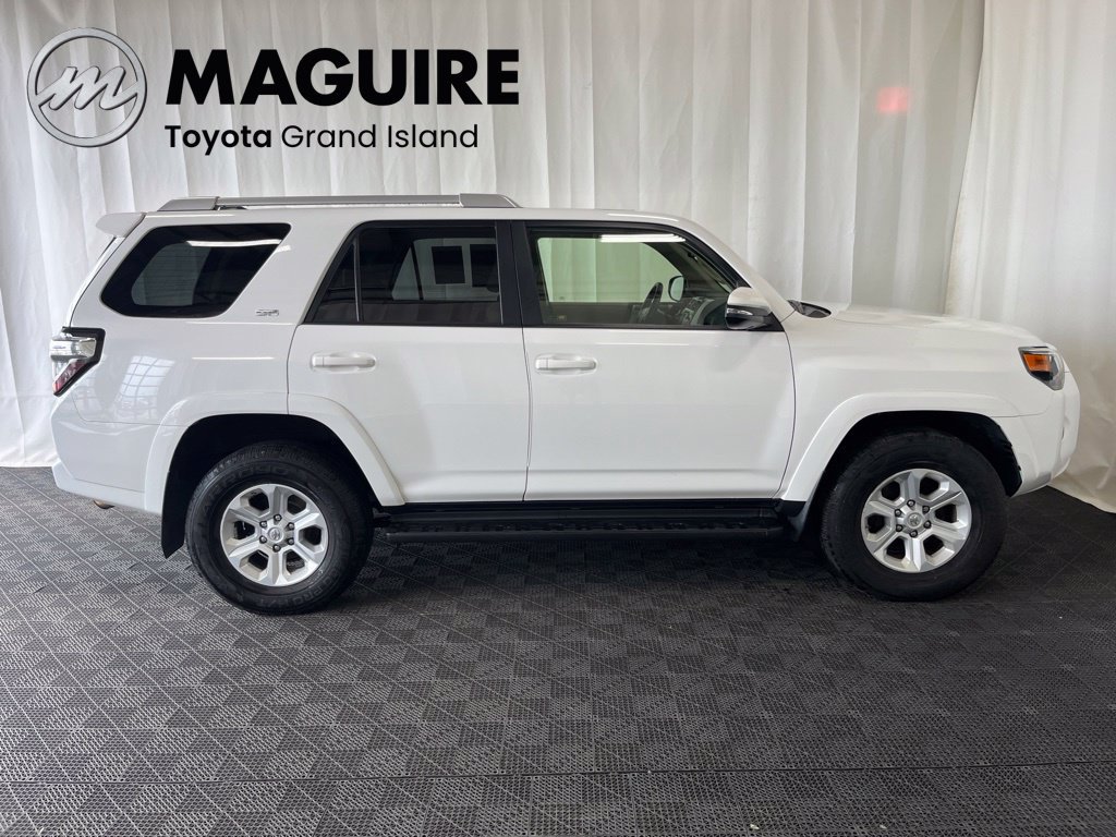 Used 2018 Toyota 4Runner SR5 Premium AWD/4WD image 2