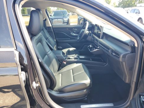 Certified 2023 Lincoln Corsair FWD image 9