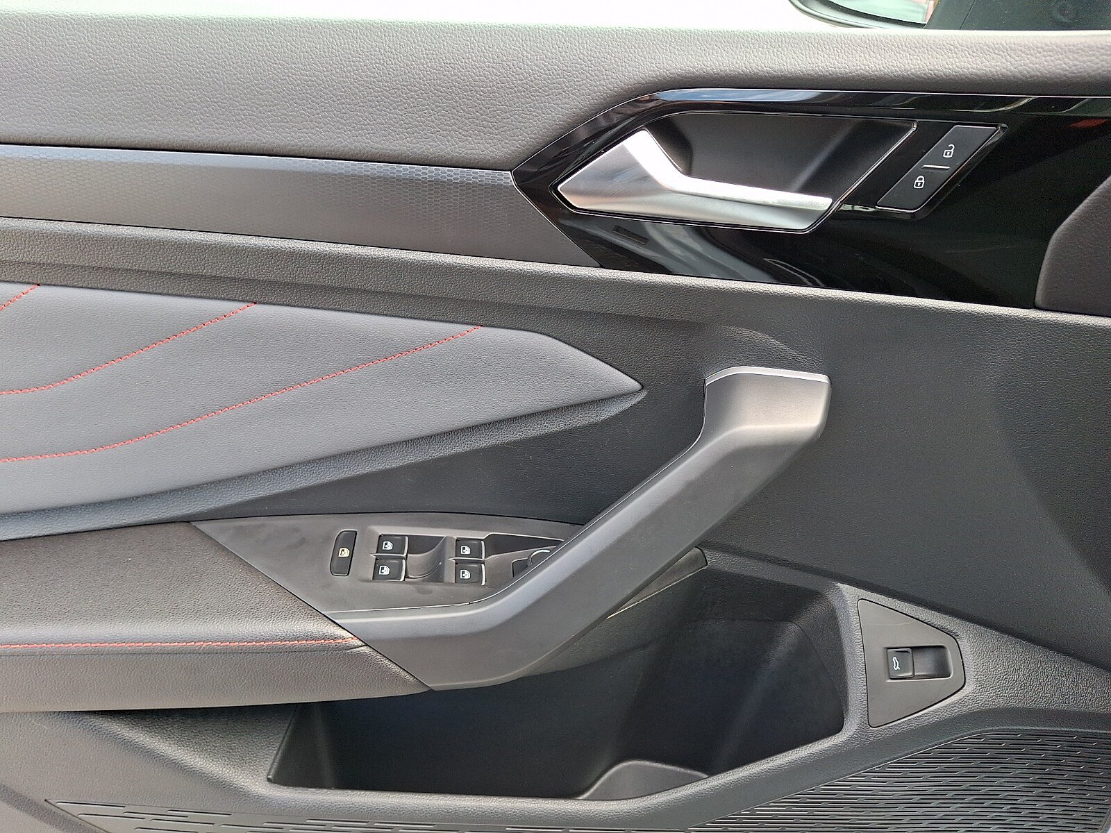 Used 2025 Volkswagen Jetta GLI Autobahn FWD image 12