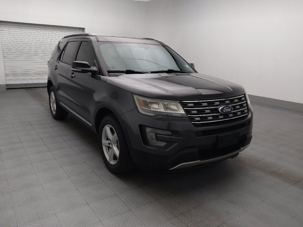 Used 2017 Ford Explorer XLT w/ Equipment Group 202A AWD/4WD image 14