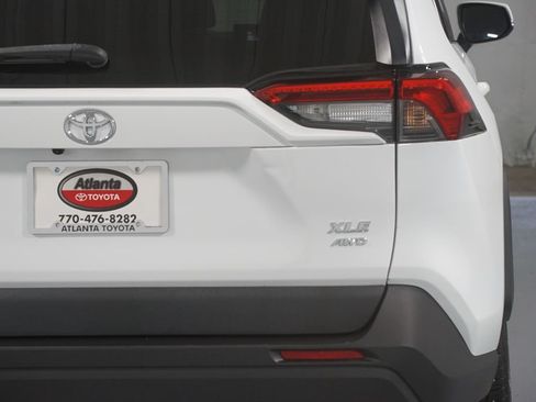 Used 2022 Toyota RAV4 XLE AWD/4WD image 10