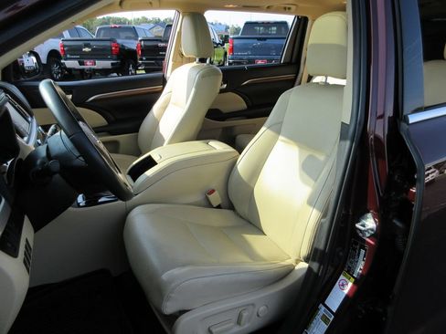 Used 2019 Toyota Highlander Limited AWD/4WD image 21
