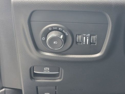 Used 2024 Jeep Grand Cherokee L Limited w/ Luxury Tech Group II image 21